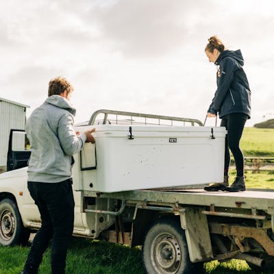 YETI Tundra® 350 Hard Cooler 230077 PDP Tundrda 350 Product Overview P1 yeticoolershop.com YETI Tundra® 350 Hard Cooler 230077 PDP Tundrda 350 Product Overview P1 yeticoolershop.com