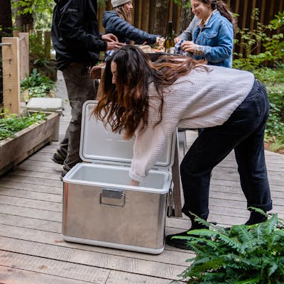 Yeti V Series® Stainless Steel Cooler 230077 PDP V Series Product Overview P1 yeticoolershop.com