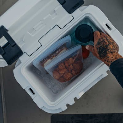 YETI Roadie® 15 Hard Cooler 230090 PDP Roadie 15 Product Overview P4 Desktop 2x yeticoolershop.com YETI Roadie® 15 Hard Cooler 230090 PDP Roadie 15 Product Overview P4 Desktop 2x yeticoolershop.com