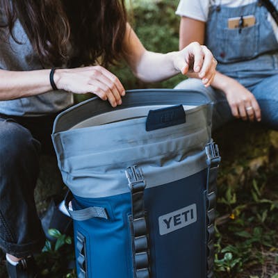 YETI Hopper® M20 Backpack Soft Cooler PDP Overview Image Lifstyle M20 Feature Innovative Closure 1x yeticoolershop.com