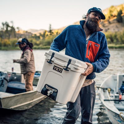 YETI Silo® 6G Water Cooler Silo 6G Hard Cooler Product Overview Image Easy To Carry 1x yeticoolershop.com