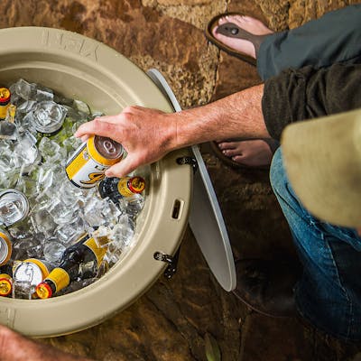 Yeti Tank® 45 Ice Bucket Tank 45 Hard Cooler Product Overview Image Rotomolded Construction 1x yeticoolershop.com