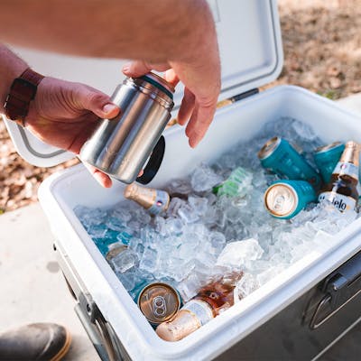 Yeti V Series® Stainless Steel Cooler V Series 55 Hard Cooler Product Overview Image Vacuum Insulated Panels 1x yeticoolershop.com