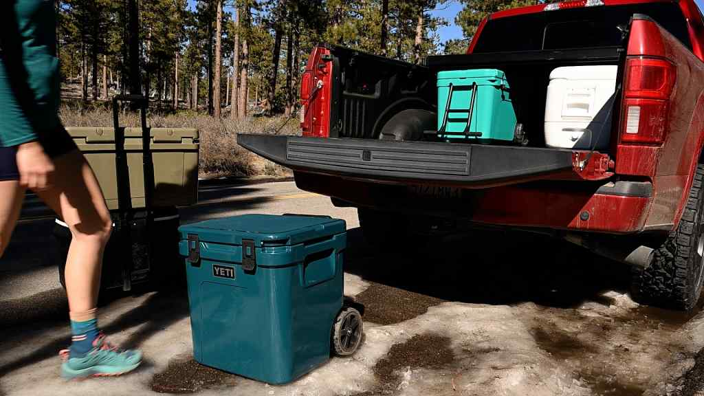Visual fit and space guide showing a YETI Roadie 48 in a truck bed illustrating yeti roadie dimensions