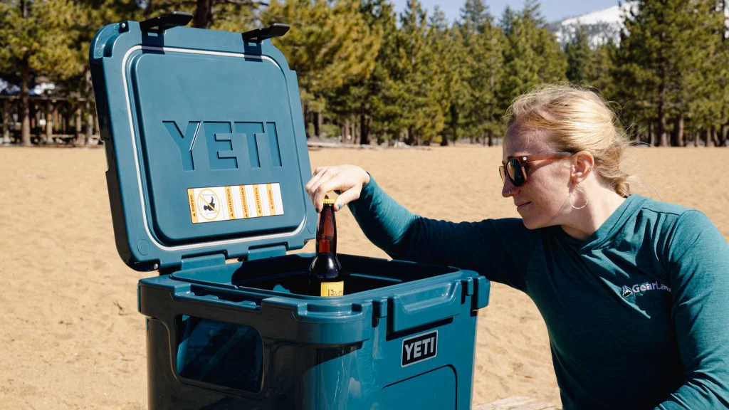  Comparison of yeti roadie cooler dimensions showing the Roadie 24 and Roadie 48 models